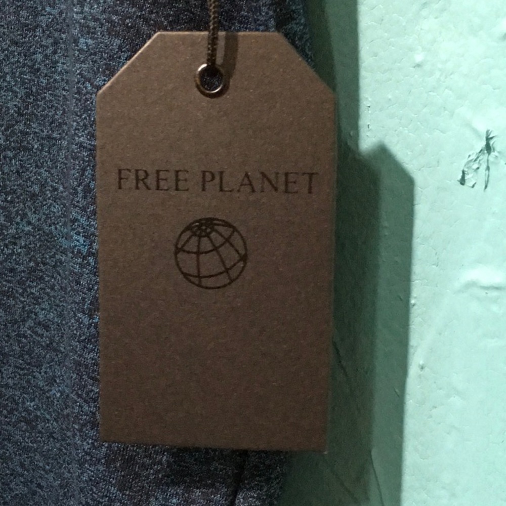 Free Planet Pocket Tee - Picture 6 of 8